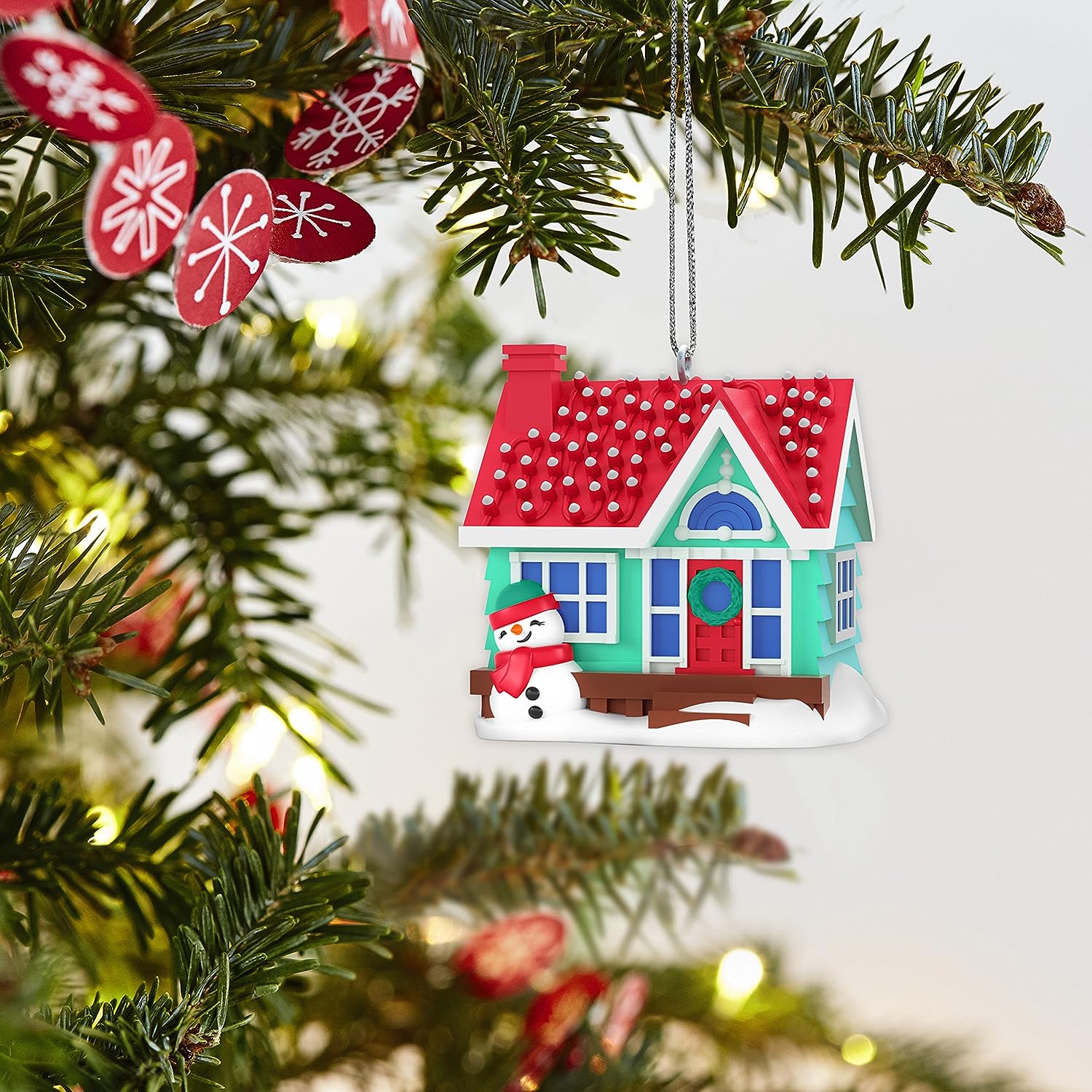 2018 Holiday House Hallmark Ornament (Home) QXM8226