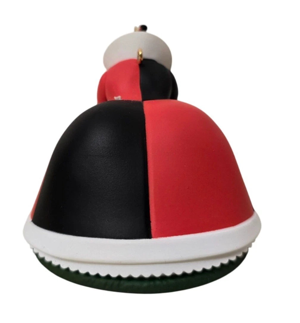 2018 Queen of Hearts Hallmark Ornament (Alice in Wonderland) QXF3183