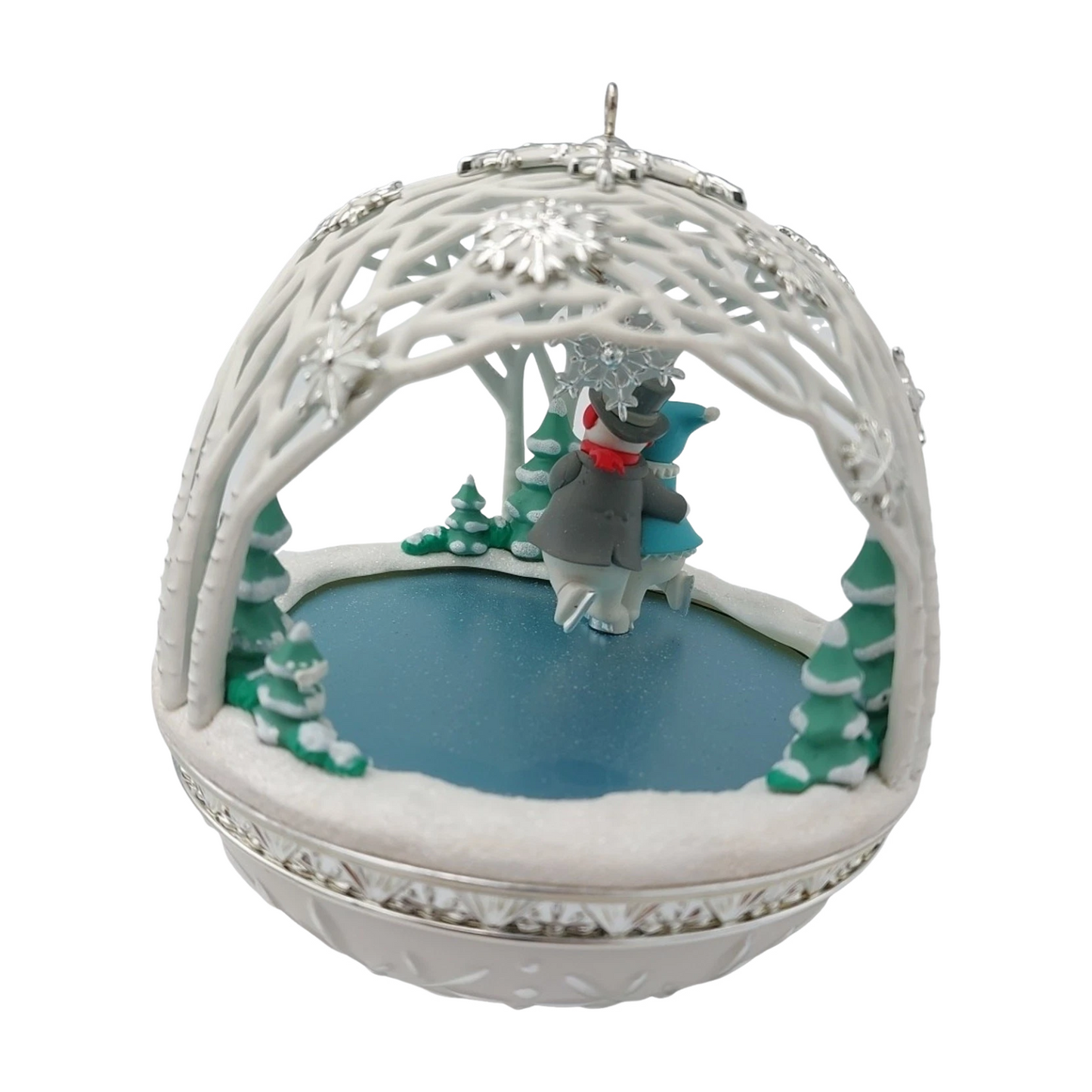 2018 Winter Wonderland Hallmark Ornament (Winter Wonderland) QXC5306
