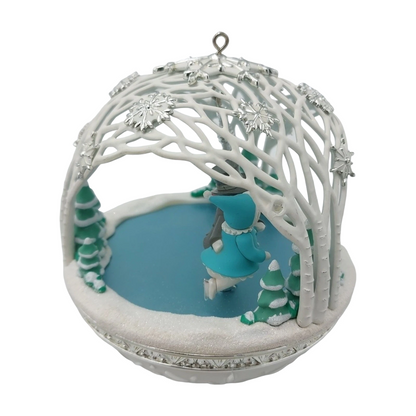 2018 Winter Wonderland Hallmark Ornament (Winter Wonderland) QXC5306