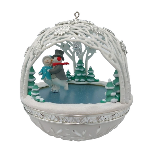 2018 Winter Wonderland Hallmark Ornament (Winter Wonderland) QXC5306