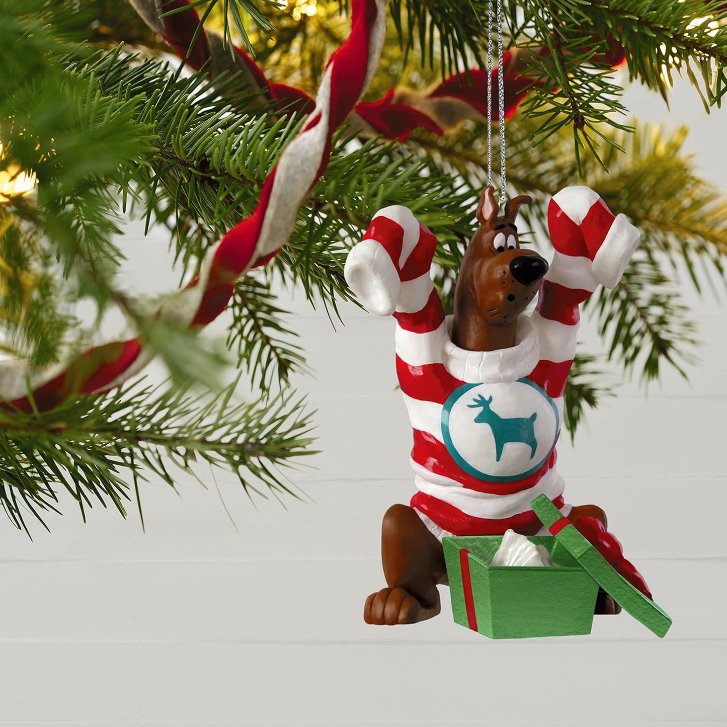 2018 An Oversize Surprise Hallmark Ornament (Scooby-Doo) QXI3076