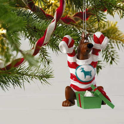 2018 An Oversize Surprise Hallmark Ornament (Scooby-Doo) QXI3076