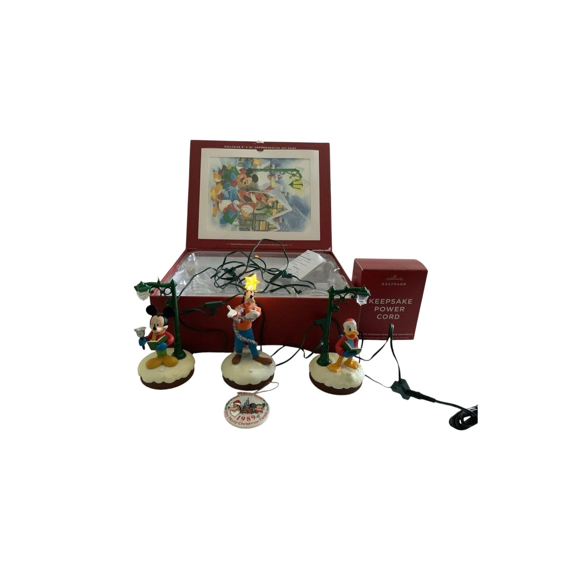 2018 Christmas Carolers Collector’s Set (Disney) Hallmark Ornament QXD6406 Image4