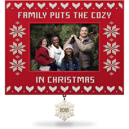 QGO1806 2018 Cozy Family Christmas (Photo Holder) Image1