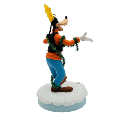 2018 Gleeful Goofy (Disney Christmas Carolers)