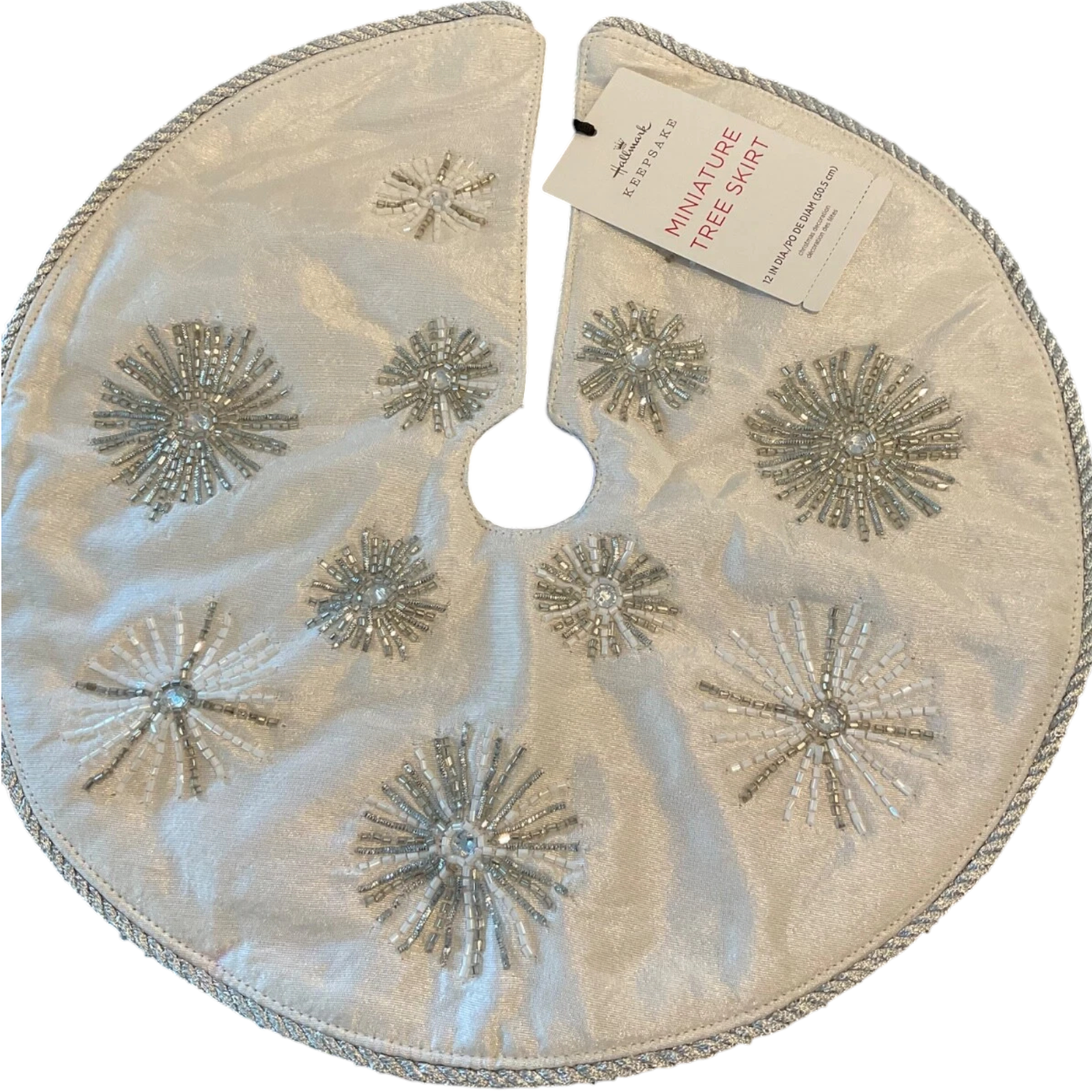 2018 Miniature Tree Skirt Hallmark Ornament (Snowflake) QSB6056