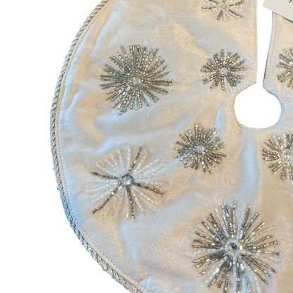 2018 Miniature Tree Skirt Hallmark Ornament (Snowflake) QSB6056