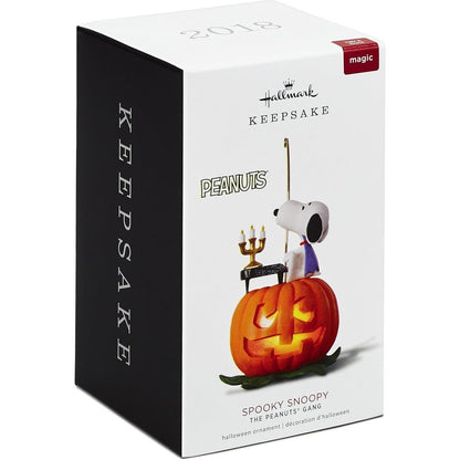 QFO5226 2018 Spooky Snoopy (Peanuts) Image2