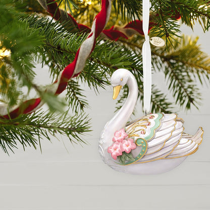 2018 Stunning Swan Hallmark Ornament (Porcelain) QK6403