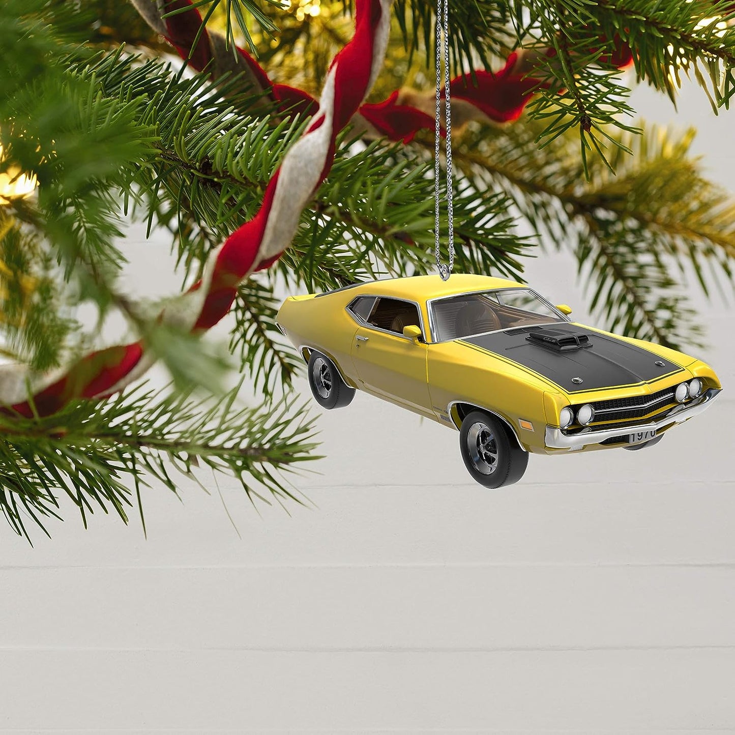 2019 1970 Ford Torino Cobra Hallmark Ornament (Classic American Cars) QXR9097
