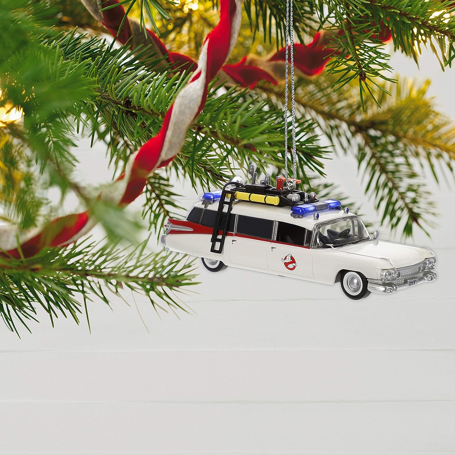 2019 ECTO-1 Hallmark Ornament (Ghostbusters) QXI3639