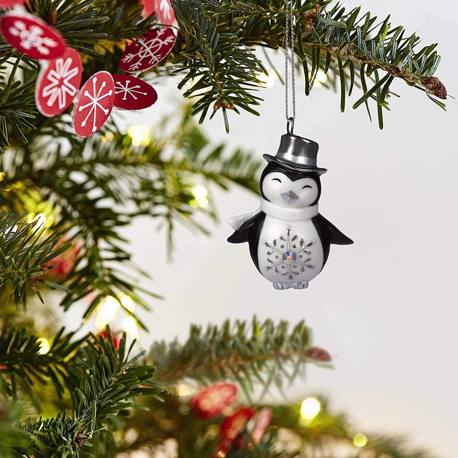 2019 Pretty Penguin Hallmark Ornament (Penguins) QXM8329