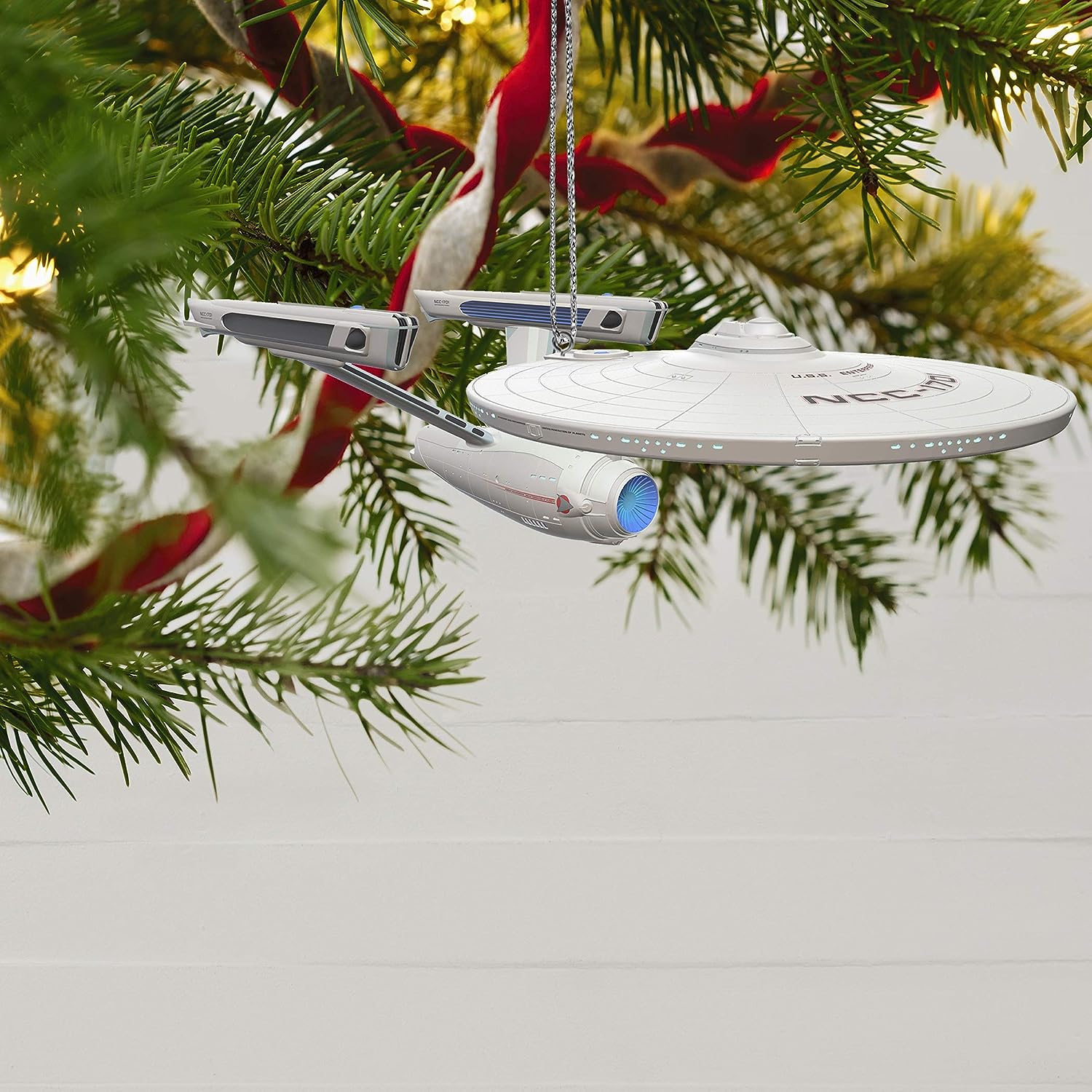 2019 U.S.S. Enterprise NCC-1701 Hallmark Ornament (Star Trek) QXI3659