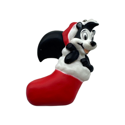 2019 Kiss-Mas Greetings Hallmark Ornament (Looney Tunes) QXI3317