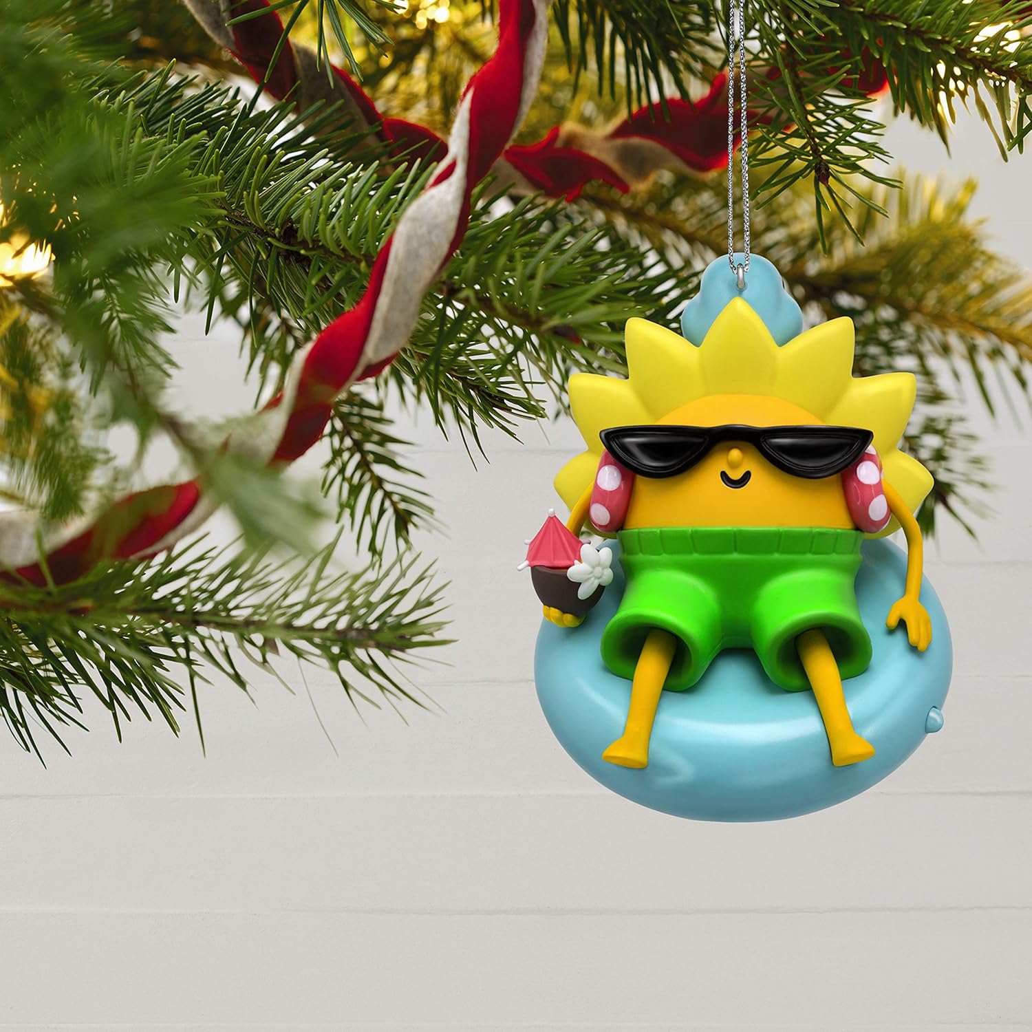 2019 Walking on Sunshine Hallmark Ornament (Beach) QGO2319