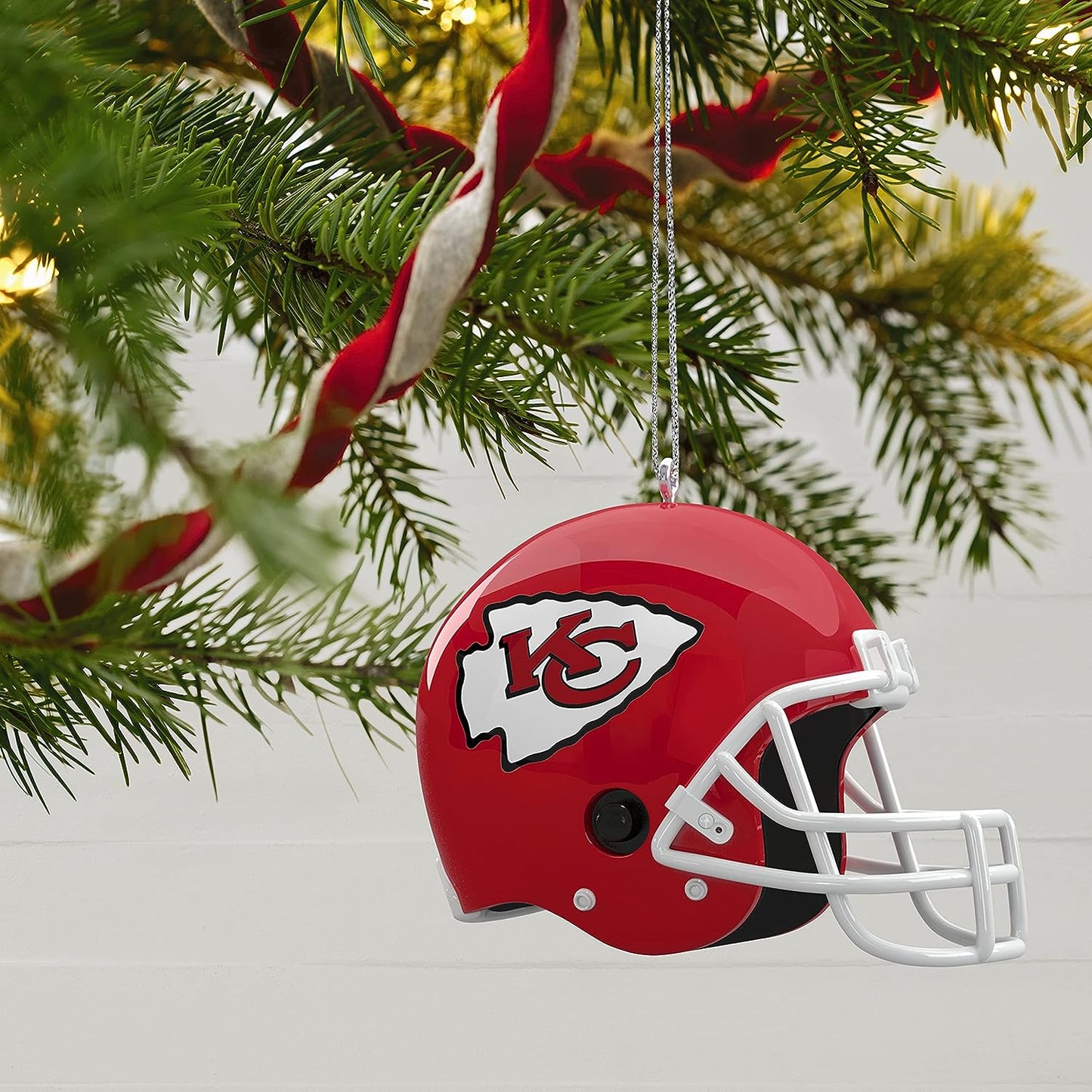 2020 Kansas City Chiefs Helmet Hallmark Ornament (NFL) QSR1131