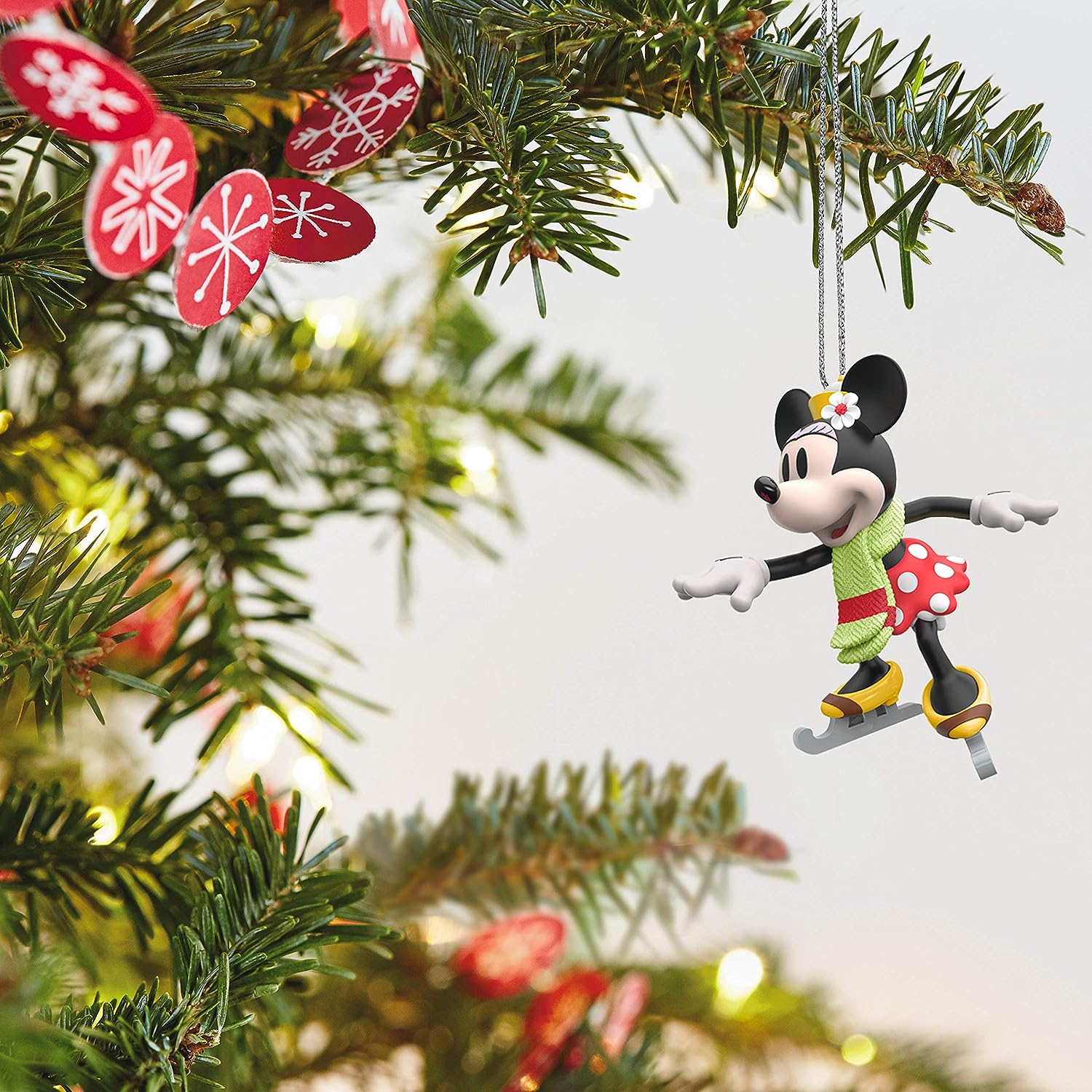 2020 Minnie on Ice Hallmark Ornament (Mickey Mouse & Friends) QXM8171