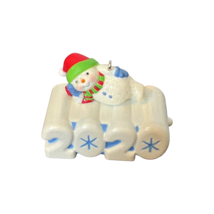 2020 A Snowy Hallmark Ornament (Frosty Fun Decade) QXM8344