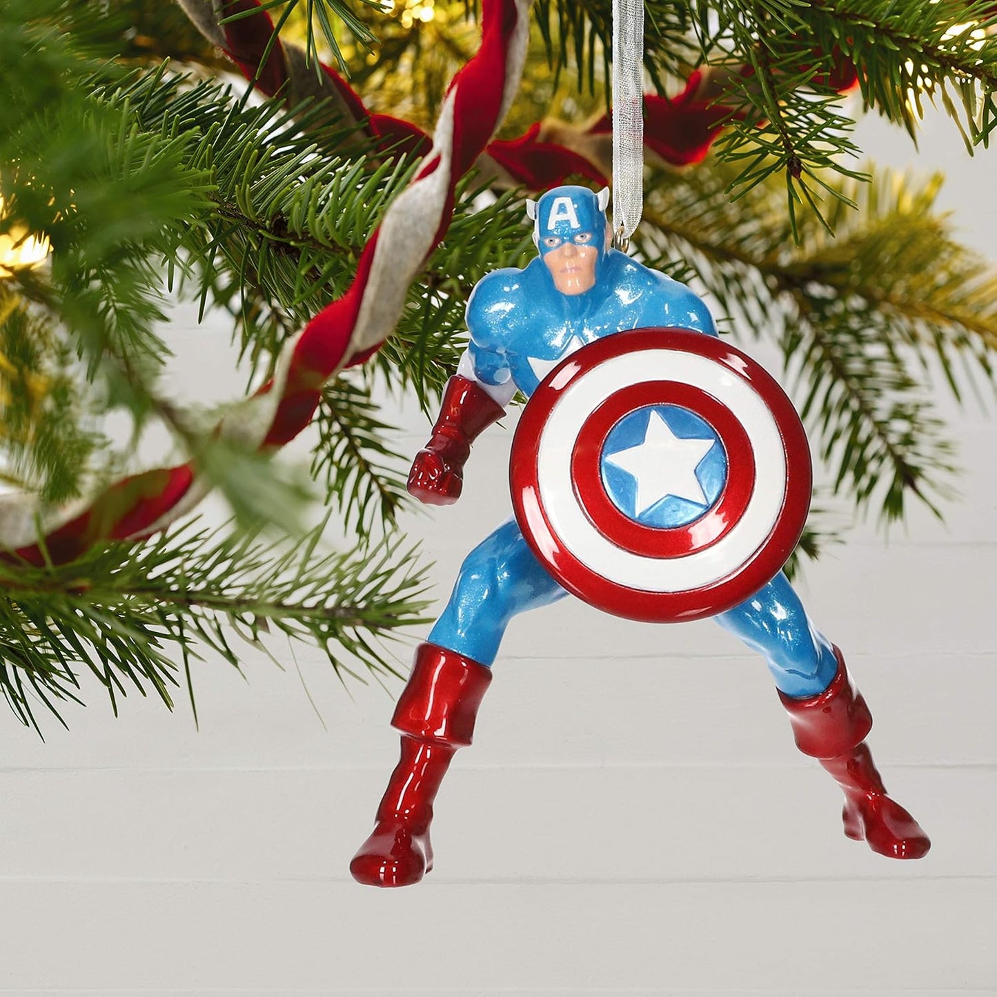 2020 Captain America Hallmark Ornament (Super Heroes) QK1344