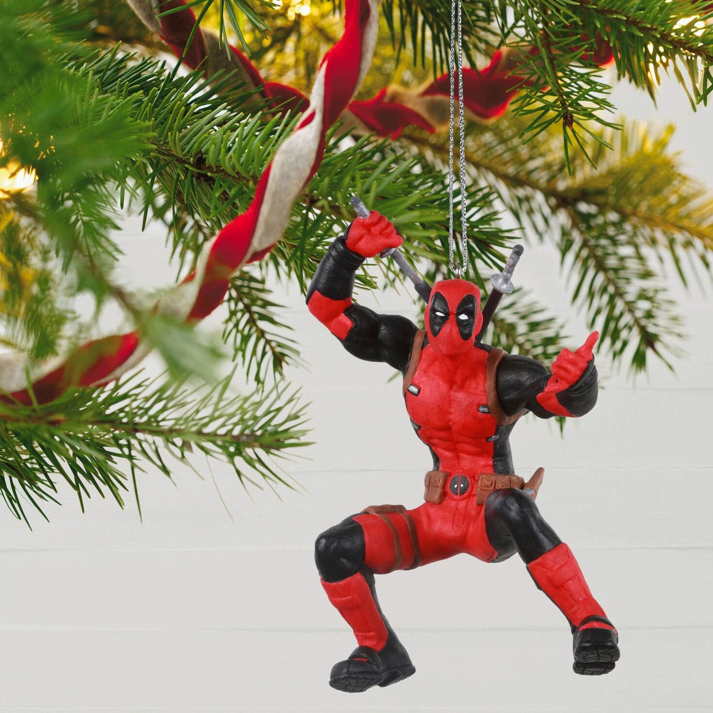 2020 Deadpool Hallmark Ornament (Super Heroes) QXI6194