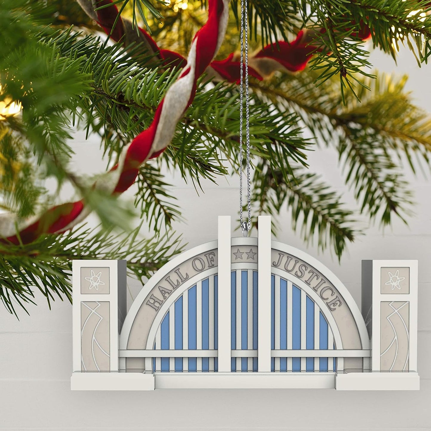 2020 Hall of Justice Hallmark Ornament (Super Heroes) QXI2434