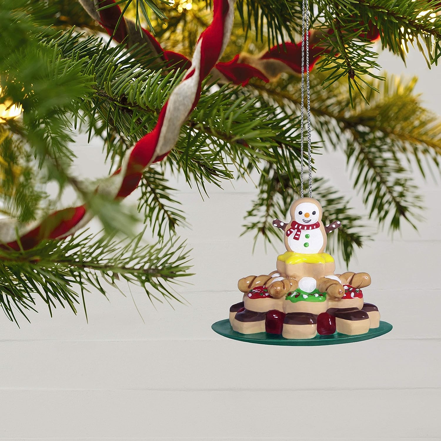 2020 Season's Treatings Hallmark Ornament (Season's Treatings) QXR9181