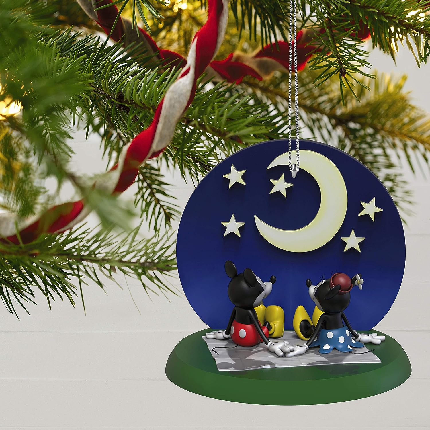 2020 Starry-Eyed Sweethearts Hallmark Ornament (Mickey Mouse & Friends) QXD6461