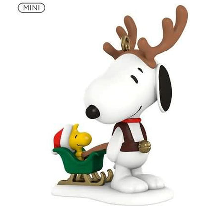 2020 Winter Fun with Snoopy Hallmark Ornament (Winter Fun with Snoopy) QXM8194