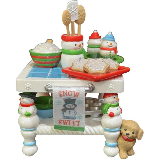 2021 That's Snow Sweet! Hallmark Ornament (Season's Treatings) QDB1002