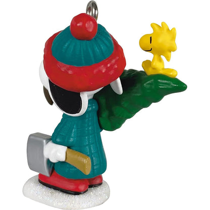 QXM8252 2021 Peanuts Winter Fun With Snoopy Image2