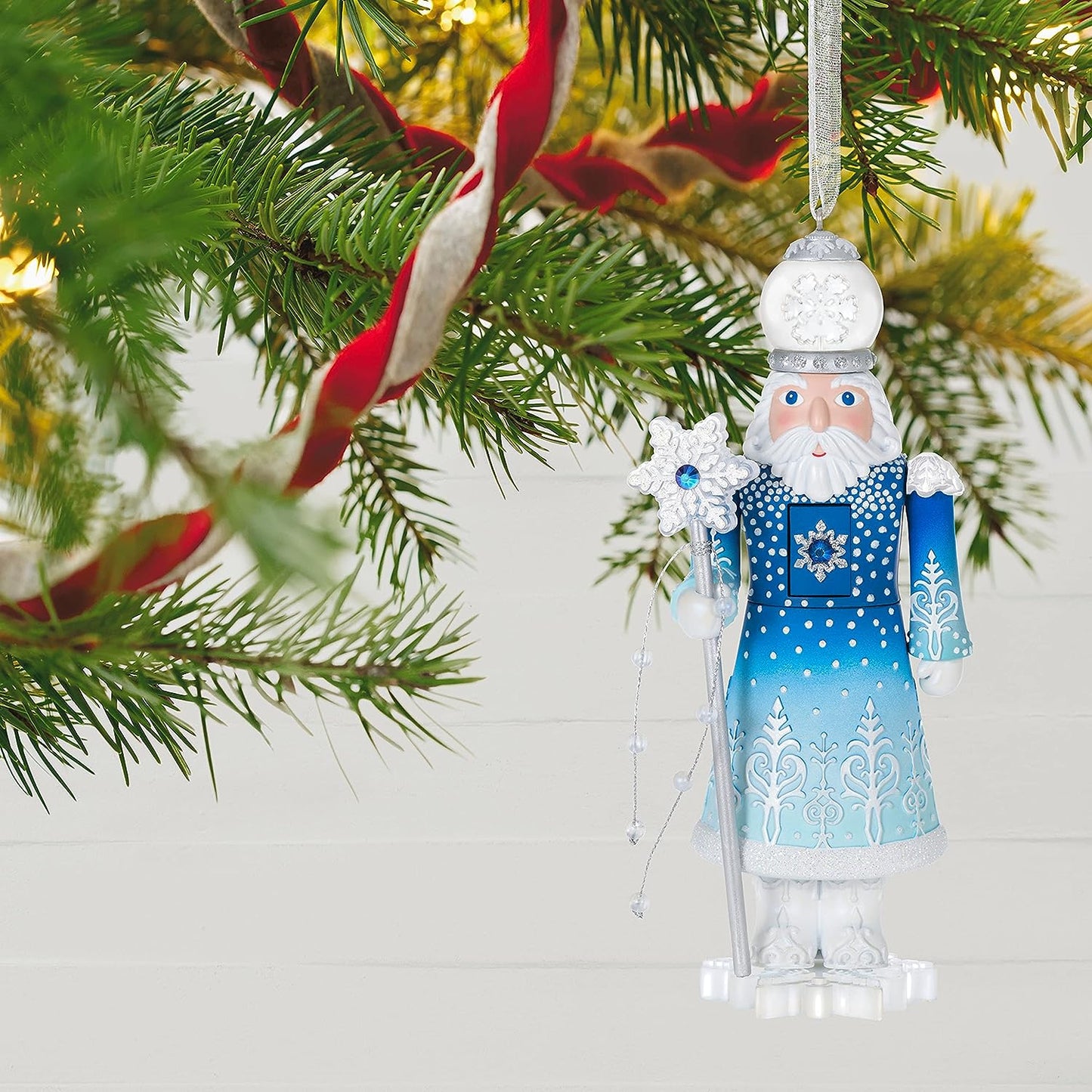 QXR9042 2021 Duke of Winter Noble Nutcrackers Image5