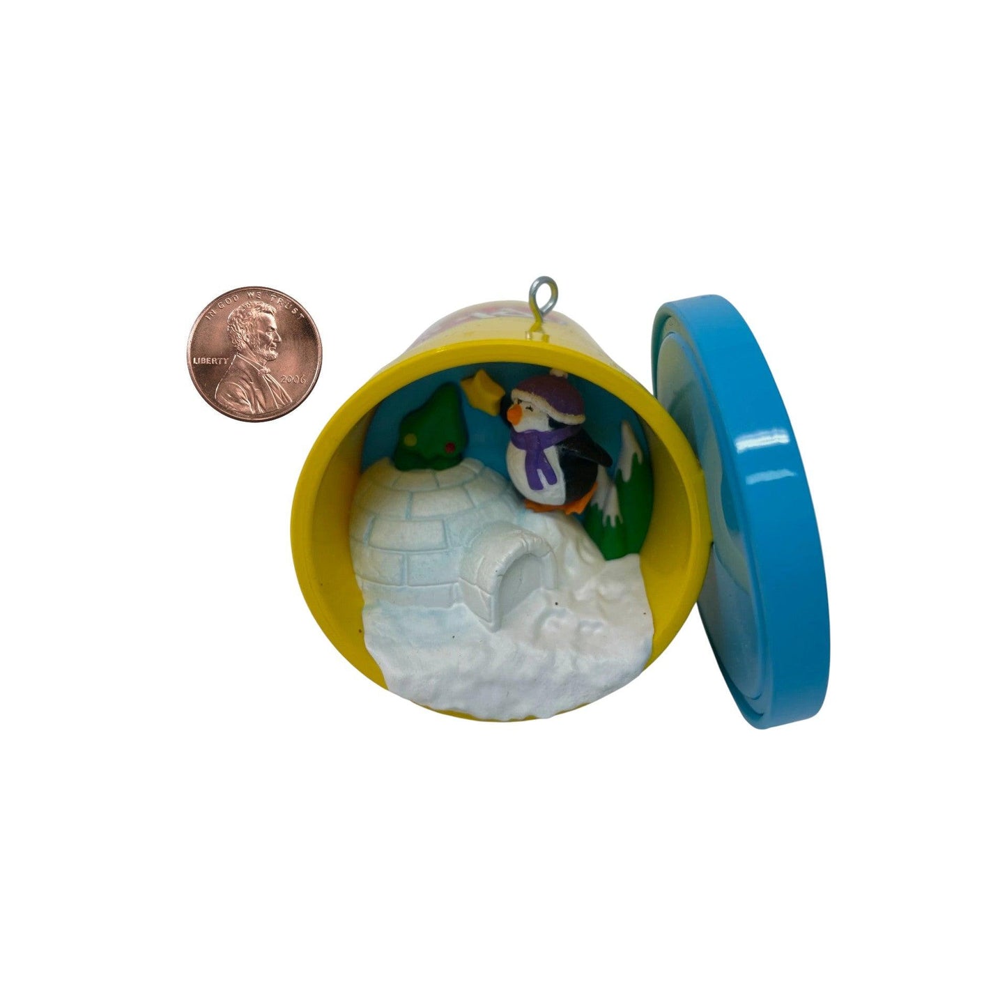 2021 Play‑Doh Penguin Hallmark Ornament (Hasbro) QXI7185 Image3