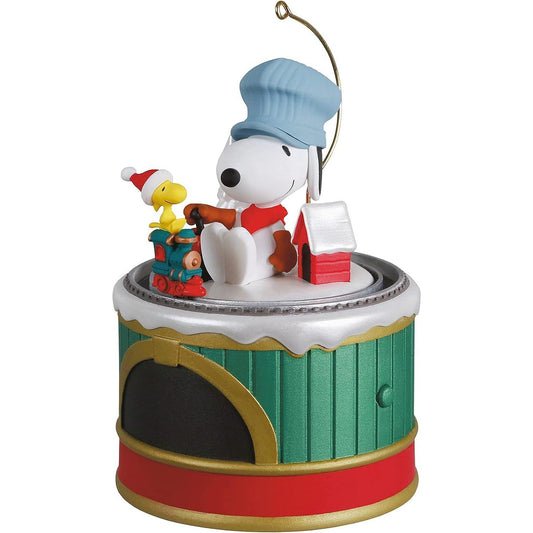 QXI7322 2021 Snoopy's Toy Train (The Peanuts' Gang) Image1