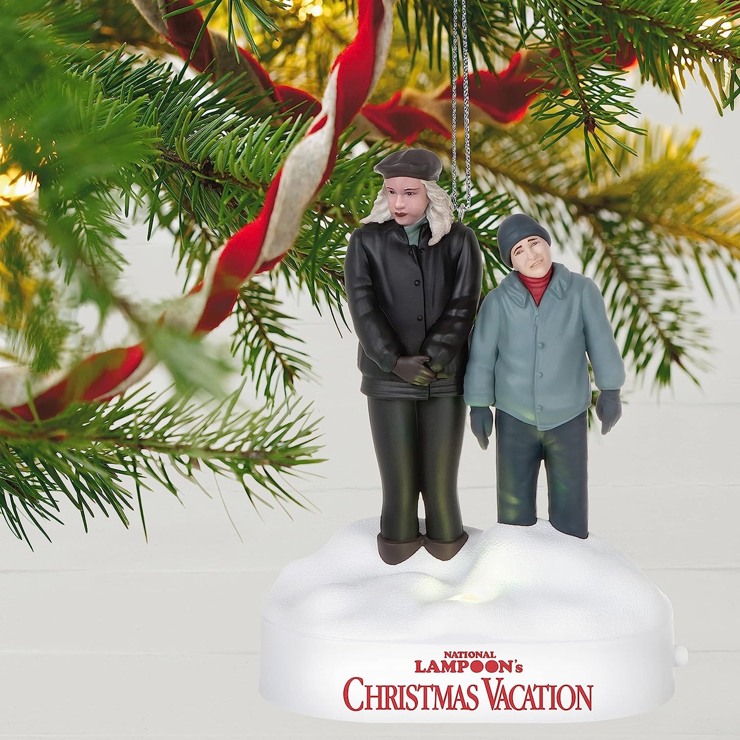 QXI7233 2022 Audrey and Russ Griswold (National Lampoon's Christmas Vacation) Image5