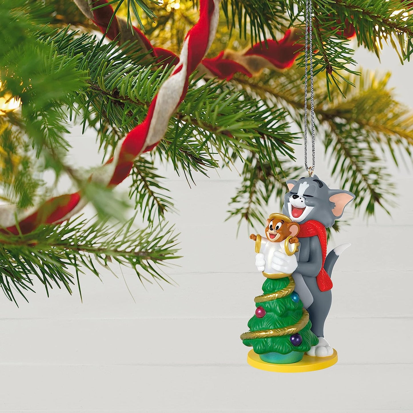 QXI7093 2022 Decorating The Tree (Tom and Jerry) Image5