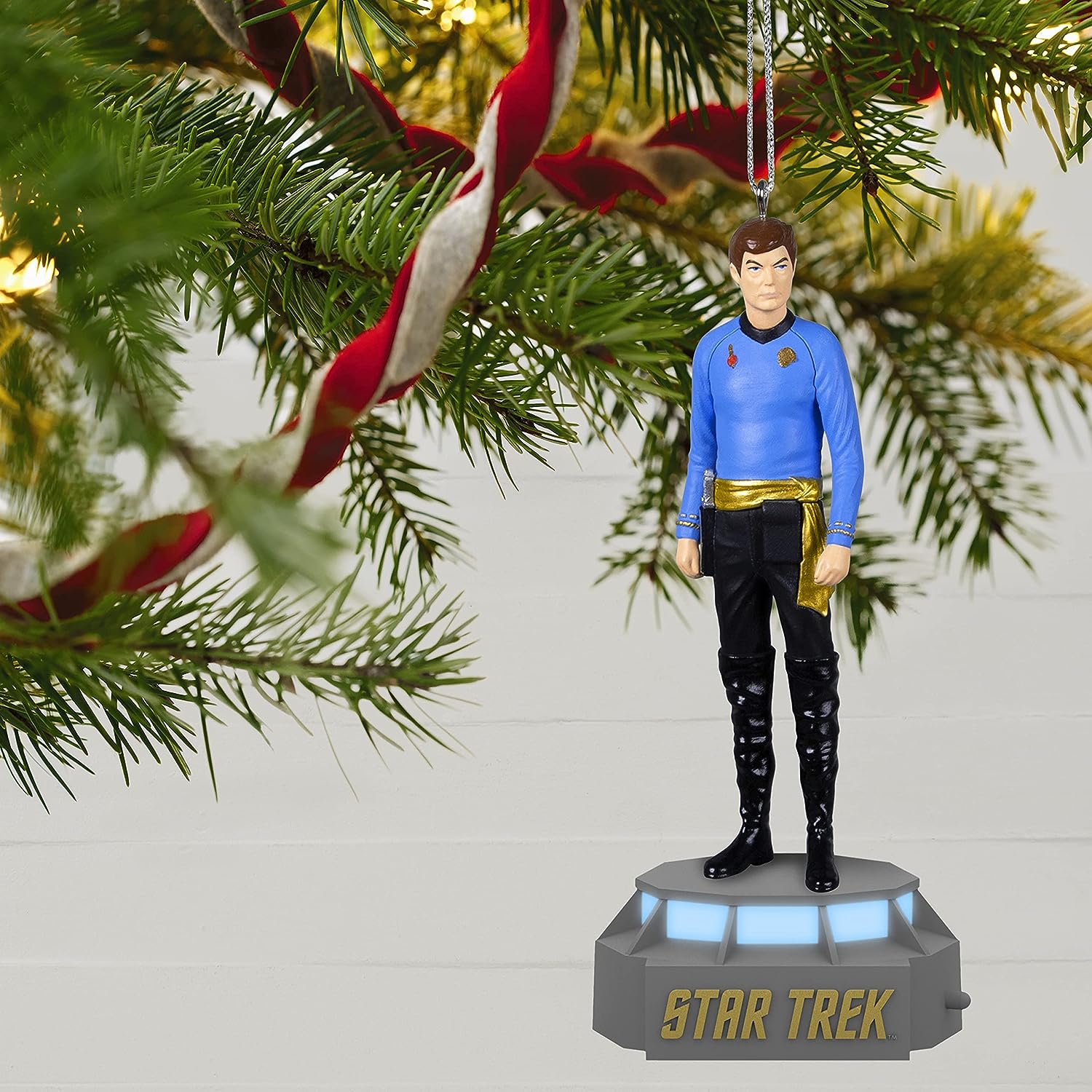 QXI7006 2022 Doctor Leonard Mccoy (Star Trek) Image5