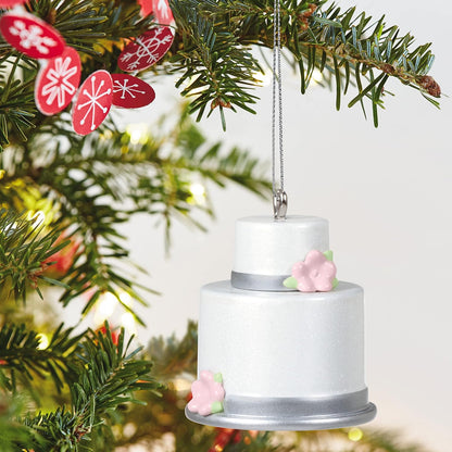 2022 Cute Lil' Cake Hallmark Ornament (Wedding) QHX3086