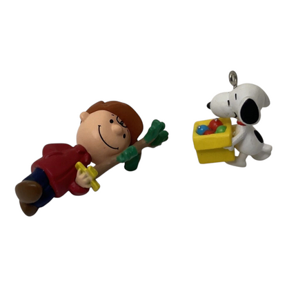 2022 Decorating Fun Hallmark Ornament (Peanuts) QXM9373
