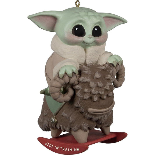 QXI7516 2022 Jedi in Training (Star Wars: The Mandalorian) Image1