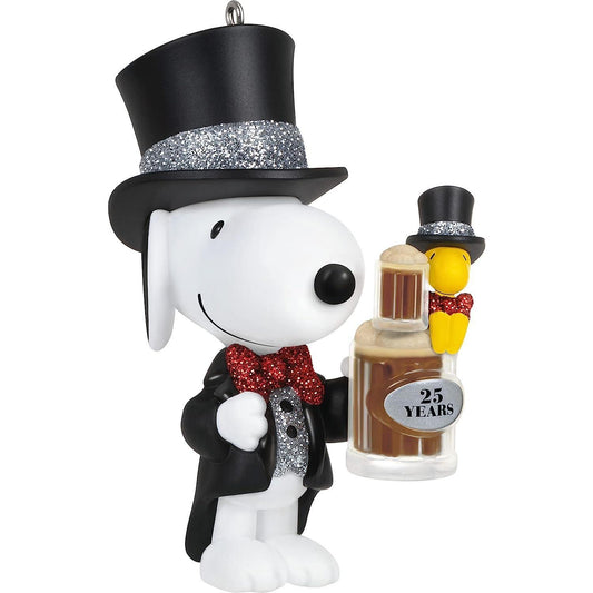 QXI7813 2022 Spotlight on Snoopy (Peanuts) Image1
