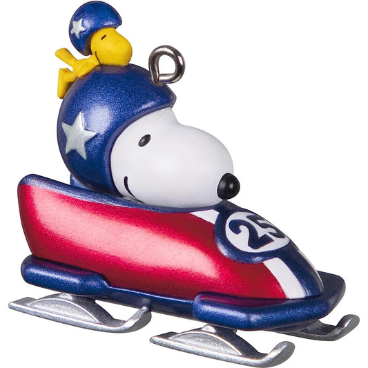 QXM9366 2022 Winter Fun with Snoopy (Peanuts) Image1