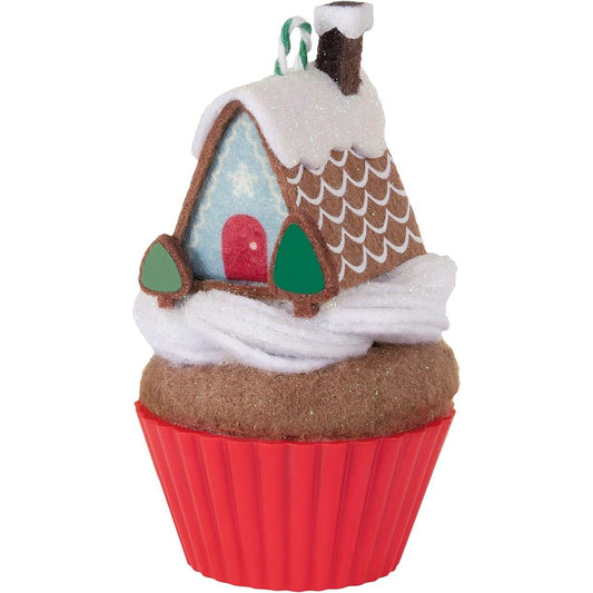 QXR8017 2023 Gingerbread Goodness (Cupcakes) Image1