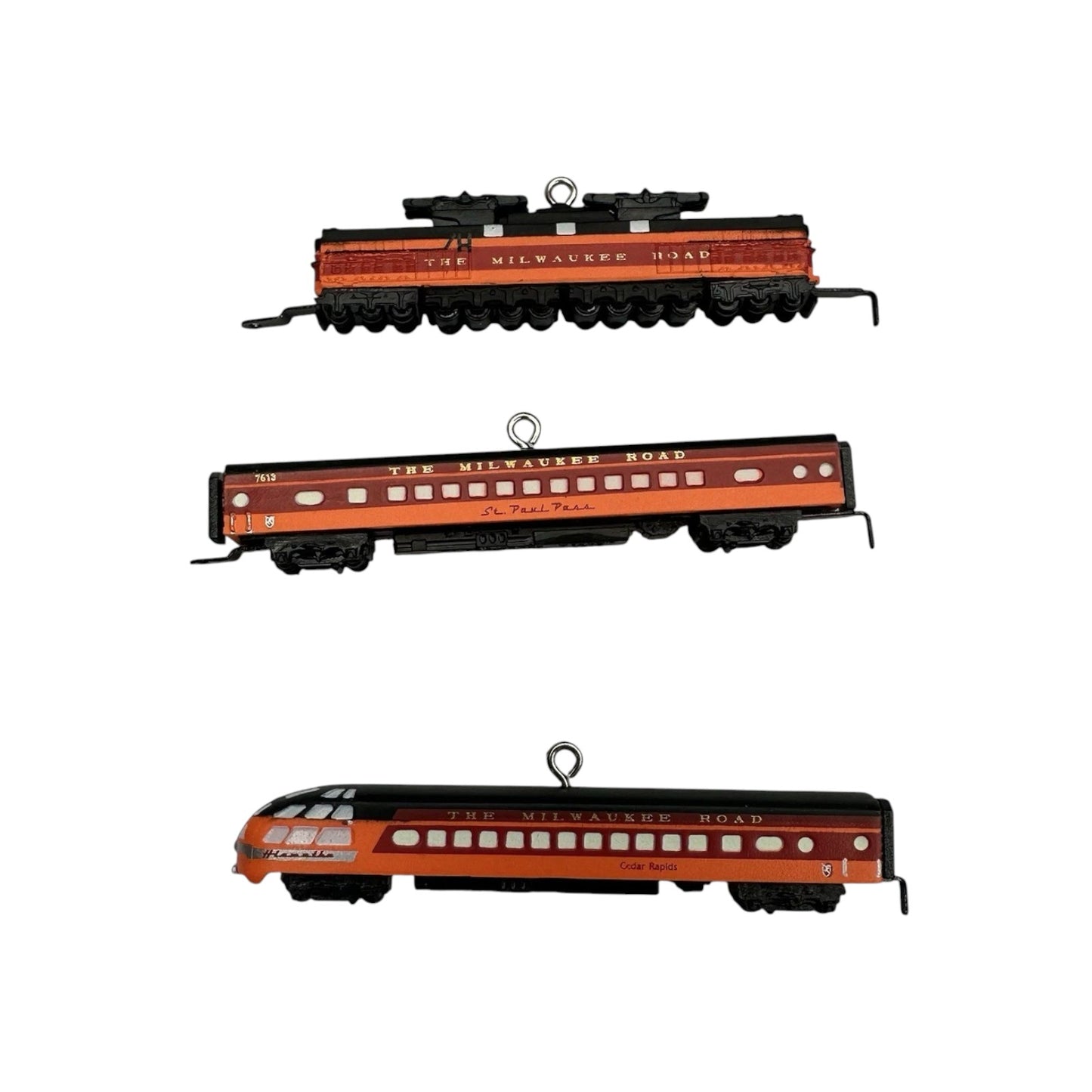 2023 Lionel Milwaukee Road EP 2 Passenger Set Hallmark Ornament (Lionel) QXM9287 Image4