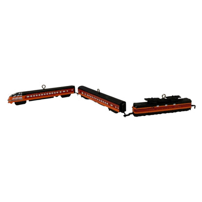 2023 Lionel Milwaukee Road EP 2 Passenger Set Hallmark Ornament (Lionel) QXM9287 Image6