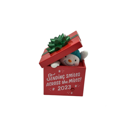 2023 Smiles Across the Miles (Snowmen) Hallmark Ornament QGO2619 Image1