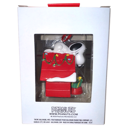2023 Snoopy on Holiday Doghouse (Peanuts)