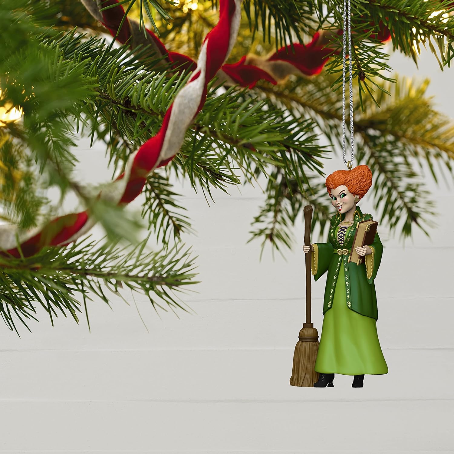 2023 Winifred Sanderson Hallmark Ornament (Hocus Pocus) QFO5299