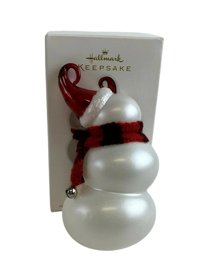 2010 What's Snowing On? Hallmark Ornament (Snowmen) QXG7396