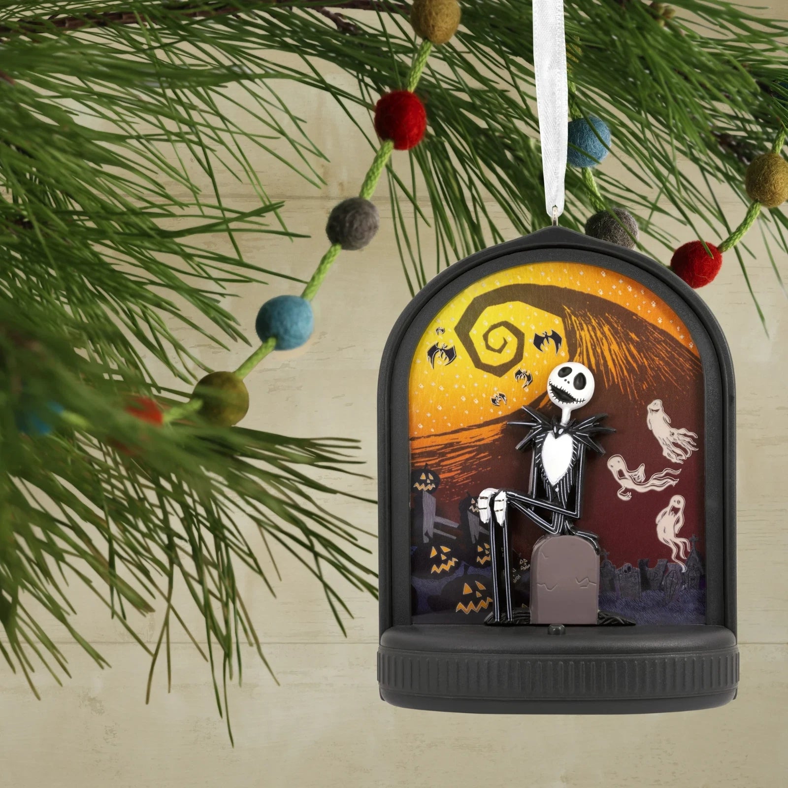 2HCM8214 Jack Skellington Hallmark Ornament (Tim Burton's The Nightmare Before Christmas) 2HCM8214